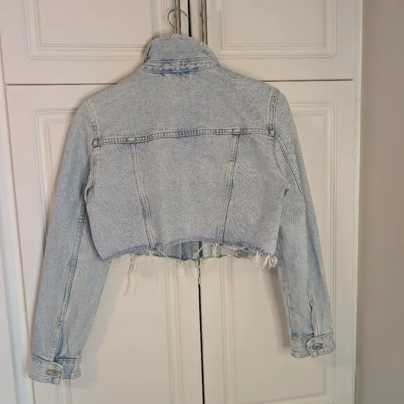 Zara Cropped Distressed Denim Jacket Raw Hem Casual Chic Street Style | Size M - Picture 5 of 11